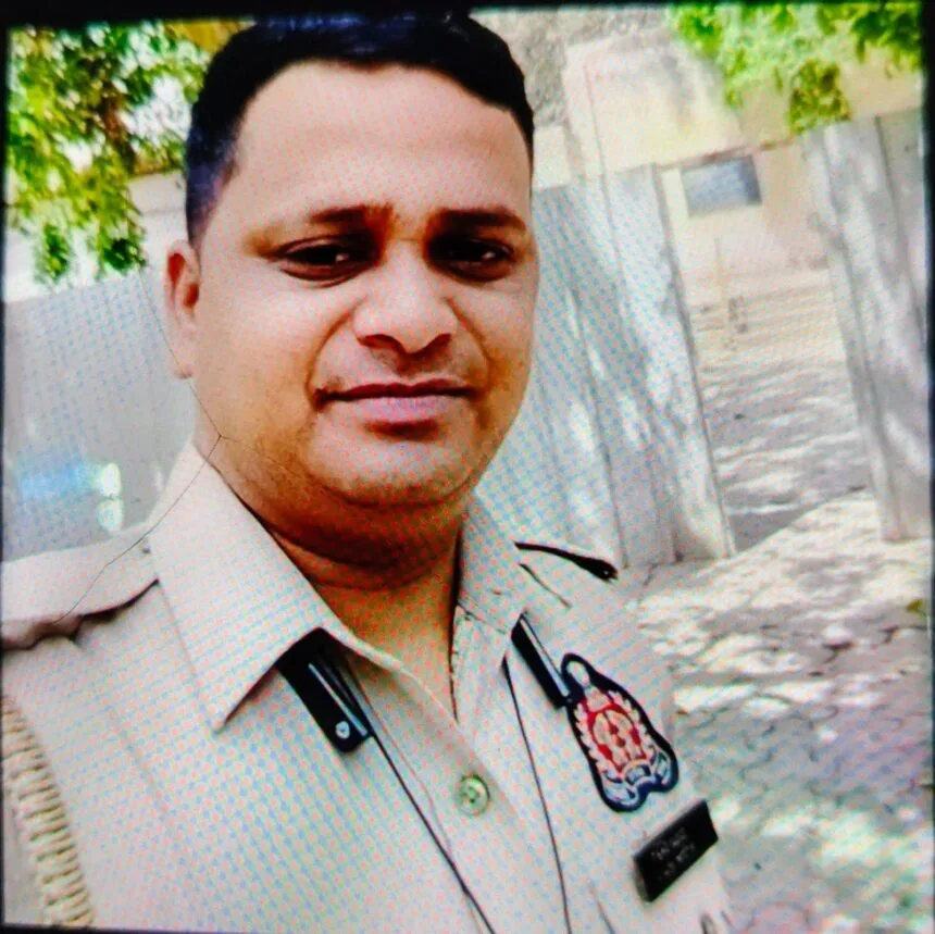 नोएडा में इमरजेंसी कॉल पर जा रही UP 112 PRV गाड़ी दुर्घटनाग्रस्त; पायलट कपिल तोमर की दर्दनाक मौत