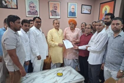 ग्रेटर नोएडा: 44 गांवों के 1 लाख लोगों से जुड़ा 4% प्लॉट का मुद्दा; किसानों ने नवाब सिंह नागर को सौंपा ज्ञापन, समाधान न होने पर अनिश्चितकालीन धरने की चेतावनी