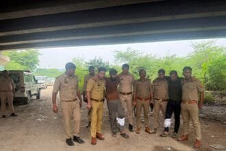 ग्रेटर नोएडा में स्वतंत्रता दिवस पर दनकौर पुलिस और बदमाशों के बीच मुठभेड़: लिफ्ट देकर लूटने वाले 2 शातिर गोली लगने से घायल; 2 बंधक युवक सकुशल मुक्त