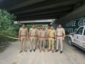 ग्रेटर नोएडा में स्वतंत्रता दिवस पर दनकौर पुलिस और बदमाशों के बीच मुठभेड़: लिफ्ट देकर लूटने वाले 2 शातिर गोली लगने से घायल; 2 बंधक युवक सकुशल मुक्त