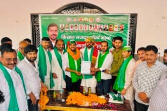 ग्रेटर नोएडा: इमलियाका में किसान मजदूर संघर्ष मोर्चा का बड़ा सम्मेलन; 10% आबादी प्लॉट और रोजगार को लेकर कलेक्ट्रेट पर महाआंदोलन का ऐलान