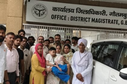 ग्रेटर नोएडा में डीएम के आदेश पर तुरंत एक्शन: 14 वर्षीय बीमार दिव्यांग के कमरे की बिजली-पानी कराई बहाल, प्रताड़ित करने वाले ससुरालियों को सख्त चेतावनी