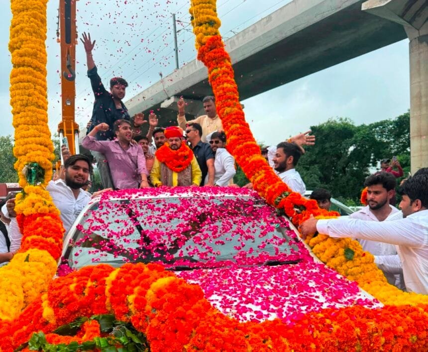 ग्रेटर नोएडा पहुंचे बृजभूषण शरण सिंह का जोरदार स्वागत, प्रेस वार्ता में बोले- 'खुद को कभी अपराधी नहीं माना'