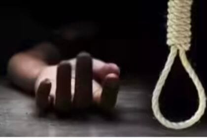 नोएडा: लोकसभा सचिवालय के निदेशक ने की आत्महत्या, 15 पन्नों के सुसाइड नोट में बयां की 70 लाख के कर्ज की दास्तान