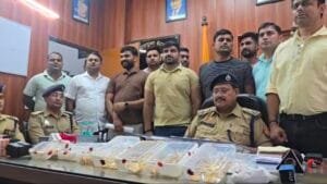 ग्रेटर नोएडा: चांदनी चौक से रैकी कर व्यापारी से लूटा था 12 किलो चांदी और सोना, 5 शातिर लुटेरे शत-प्रतिशत माल के साथ गिरफ्तार