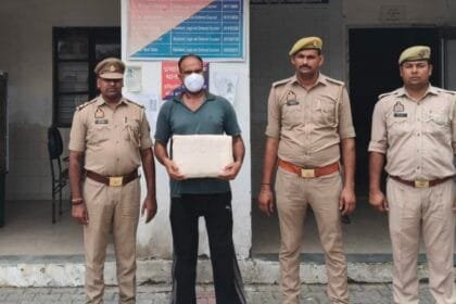 ग्रेटर नोएडा: सूरजपुर कोर्ट में पकड़ा गया 'मुन्नाभाई' वकील, जमानत कराने के नाम पर लोगों से ठगता था पैसे; मोहर व फर्जी दस्तावेज बरामद