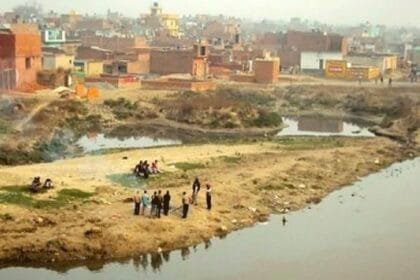 नोएडा: हिंडन डूब क्षेत्र के कायाकल्प की तैयारी: ₹29,315 करोड़ से बनेगा नया इंफ्रास्ट्रक्चर; तटबंध पर 6-लेन सड़क और 10 हजार परिवारों का होगा पुनर्वास