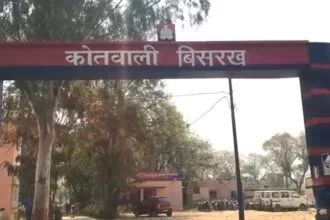 ग्रेटर नोएडा : GST कंसल्टेंट से 29 लाख की वसूली मामले में गिरी गाज; पुलिस कमिश्नर लक्ष्मी सिंह ने बिसरख SHO और चौकी प्रभारी को किया लाइन हाजिर