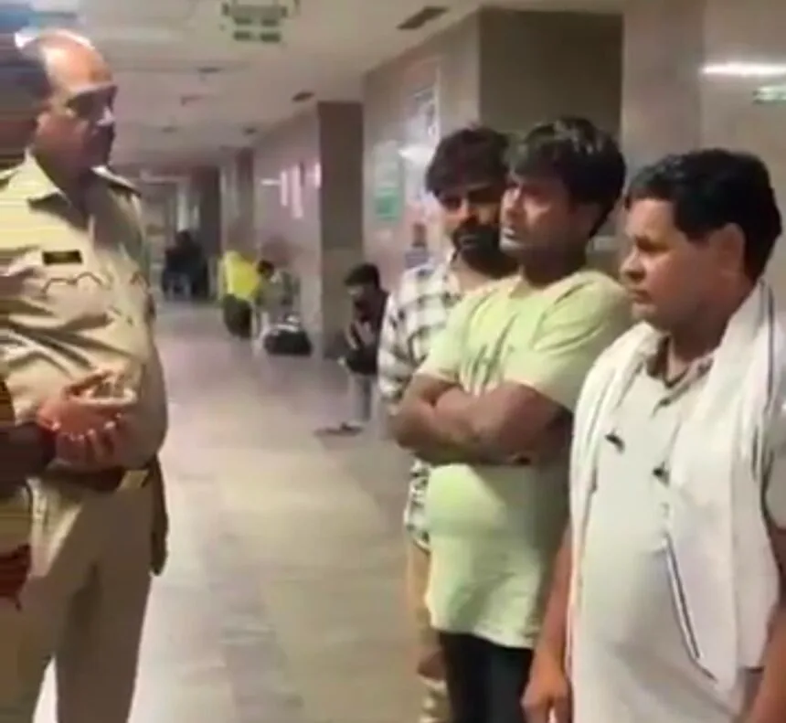 ग्रेटर नोएडा के कासना में हादसा: मैगजीन निकालते वक्त पिस्तौल से चली गोली, 16 वर्षीय किशोर घायल; आरोपी विकल सिंह गिरफ्तार