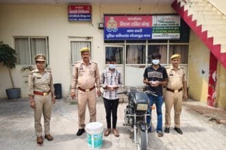 ग्रेटर नोएडा: दादरी पुलिस ने चोरी करने वाले 2 शातिर चोर दबोचे; सोने-चांदी के आभूषण, अवैध चाकू और बाइक बरामद