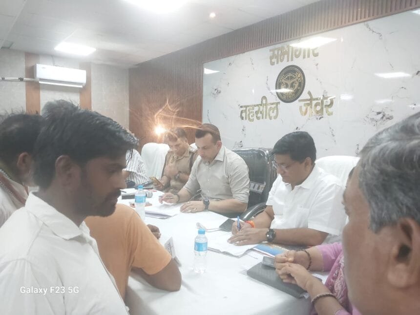 गौतम बुद्ध नगर की तीनों तहसीलों में 'संपूर्ण समाधान दिवस' आयोजित: 189 शिकायतें दर्ज, 12 का मौके पर निस्तारण; अफसरों को समयबद्ध समाधान के निर्देश
