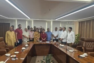 न्यू नोएडा' के प्रोजेक्ट में तेजी: ओएसडी हर्षित तिवारी और दादरी क्षेत्र के ग्राम प्रधानों के बीच अहम बैठक; मुआवजा बढ़ाने व बैनामा प्रक्रिया पर बनी रणनीति