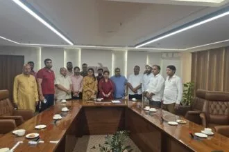 न्यू नोएडा' के प्रोजेक्ट में तेजी: ओएसडी हर्षित तिवारी और दादरी क्षेत्र के ग्राम प्रधानों के बीच अहम बैठक; मुआवजा बढ़ाने व बैनामा प्रक्रिया पर बनी रणनीति