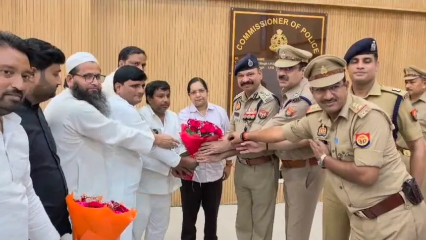 ग्रेटर नोएडा: मासूम के हत्यारे एनकाउंटर में ढेर करने पर नोएडा पुलिस का नागरिक अभिनंदन; मुस्लिम समाज ने पुलिस कमिश्नर लक्ष्मी सिंह का किया सम्मान