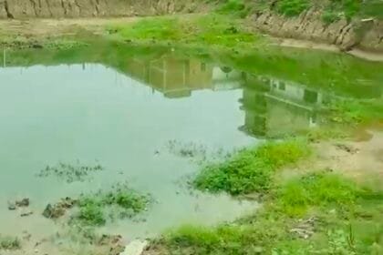 ग्रेटर नोएडा: तिलपता में महिला की मौत के बाद जागी एजेंसियां; ग्रामीणों का ठेकेदार पर लापरवाही का आरोप, ब्लैकलिस्ट करने की मांग