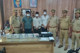 ग्रेटर नोएडा: जाली नोट छापने और तस्करी करने वाले गिरोह का पर्दाफाश, महिला समेत 3 शातिर गिरफ्तार, ₹2.54 लाख के जाली नोट व स्कॉर्पियो बरामद