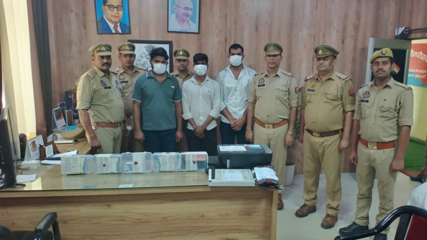 ग्रेटर नोएडा: जाली नोट छापने और तस्करी करने वाले गिरोह का पर्दाफाश, महिला समेत 3 शातिर गिरफ्तार, ₹2.54 लाख के जाली नोट व स्कॉर्पियो बरामद