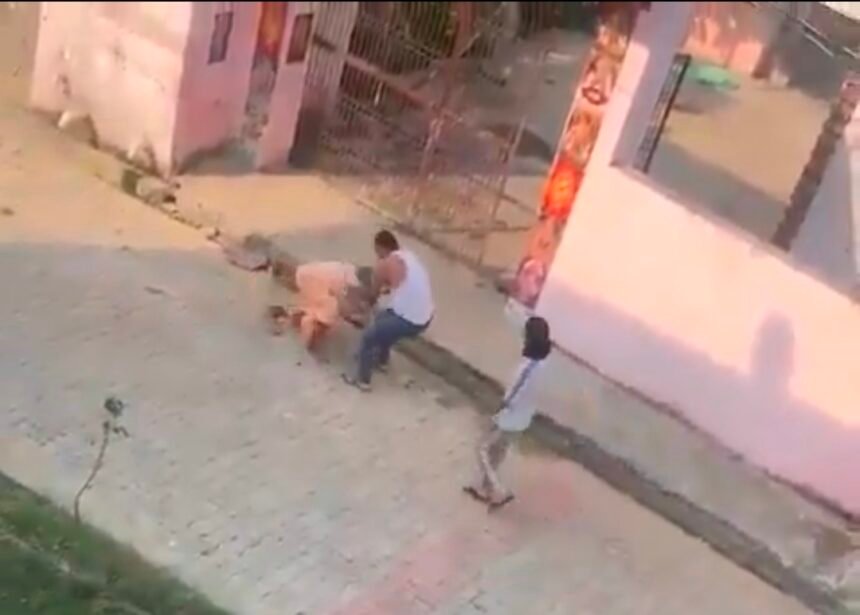 ग्रेटर नोएडा: रबूपुरा में मंदिर के पुजारी के साथ मारपीट का वीडियो सोशल मीडिया पर वायरल, आरोपी गिरफ्तार